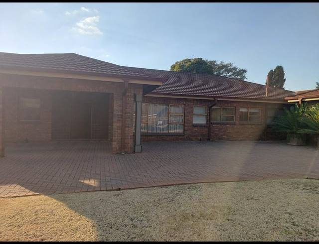 4 BEDROOM HOUSE FOR SALE IN KENLEAF